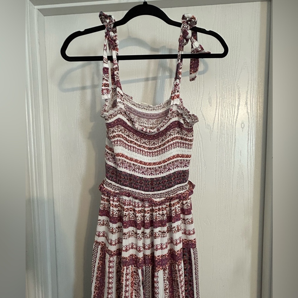 ILLA ILLA | Red and Cream Patterned Maxi Dress | Size Large - Picture 2 of 5